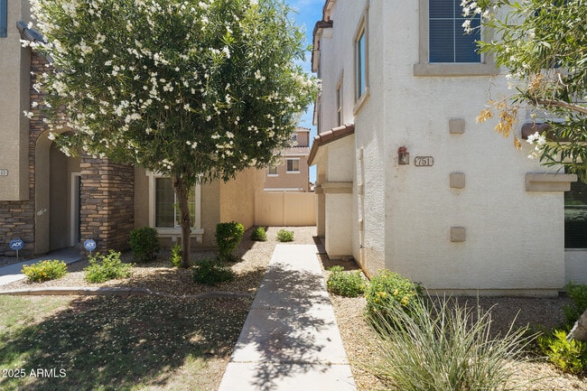 Building Photo - 751 N Port Dr