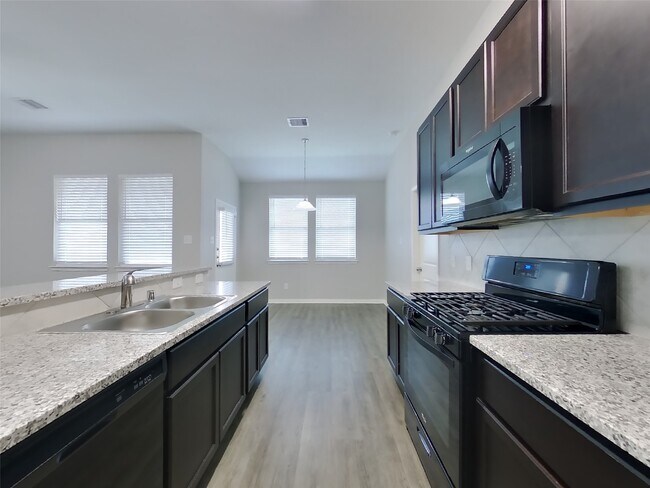 Foto del edificio - 15607 Jackie Robinson Rd