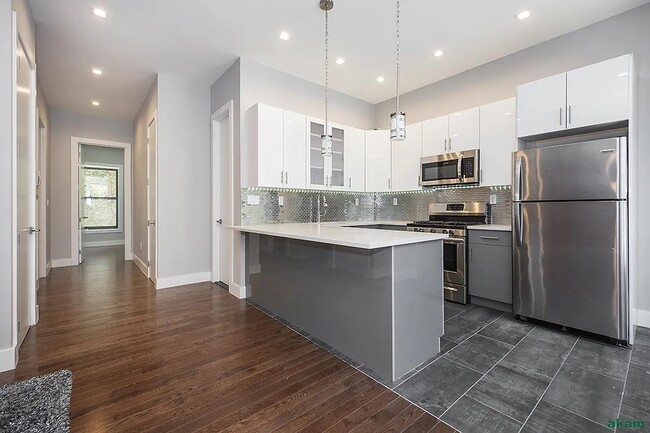 Foto del edificio - 417 Manhattan Ave