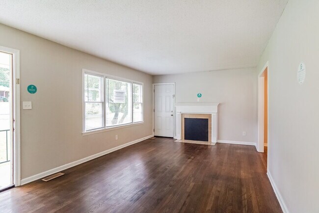 Building Photo - 812 Nelson Dr