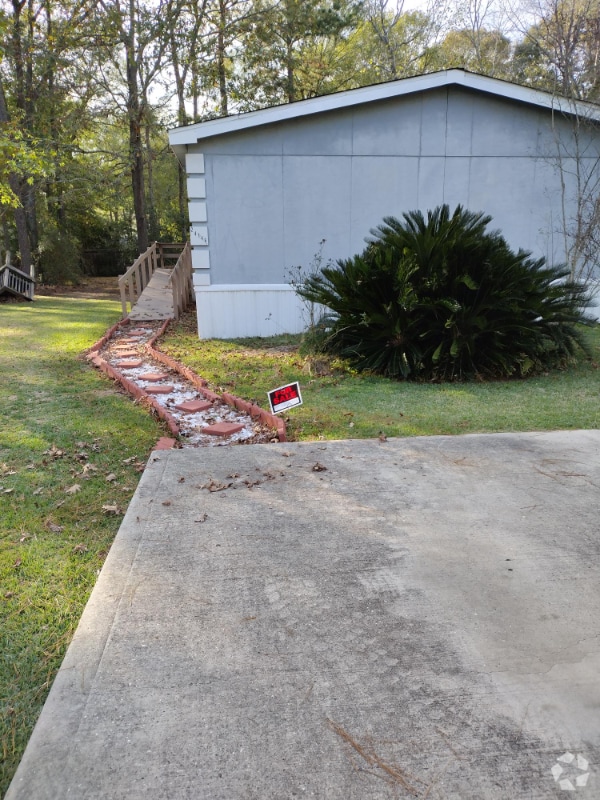 Building Photo - 24146 Chickasaw Trail