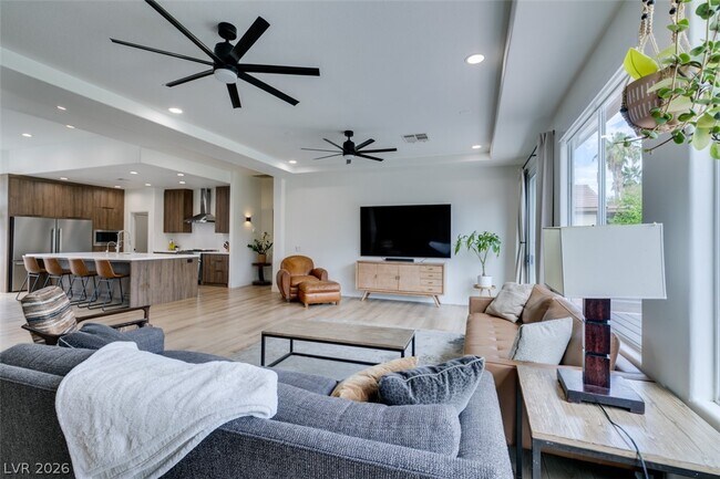 Foto del edificio - 7210 Shallowford Ave