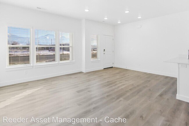 Foto del edificio - 3 br, 2.5 bath House - 1826 South 1120 West