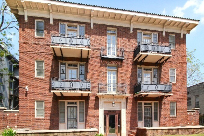 Cherokee Arms Apartments in Memphis, TN