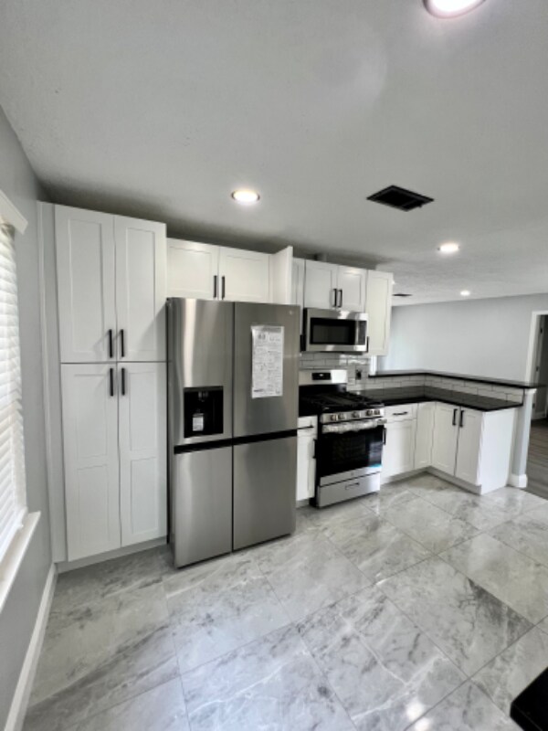 Foto del edificio - 5154 Balkin St