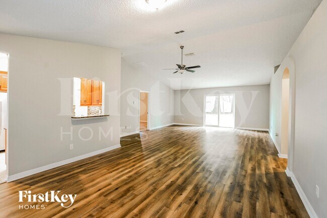 Building Photo - 15 Rymen Ln