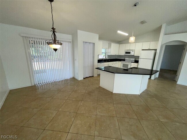 Foto del edificio - 2614 Carol Pl