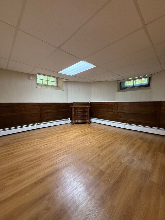 Foto del edificio - Garden Level Brighton 2 Bed on Cummings Rd...