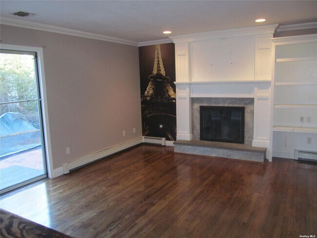 Building Photo - 216 St James Ave N