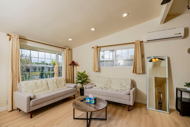 Building Photo - Furnished 3BR Glendora Home | Quiet Retreat + Parking