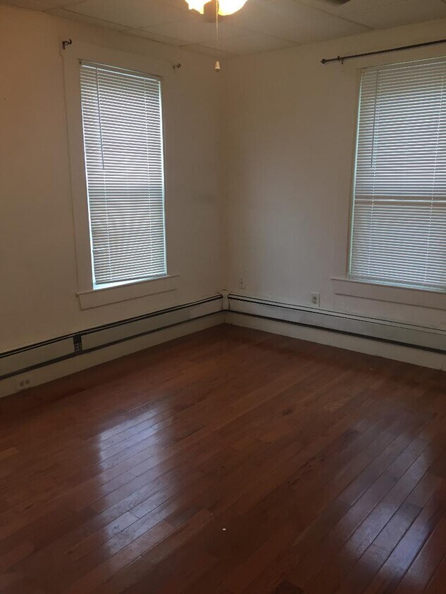 Primary Photo - 160 Smith St
