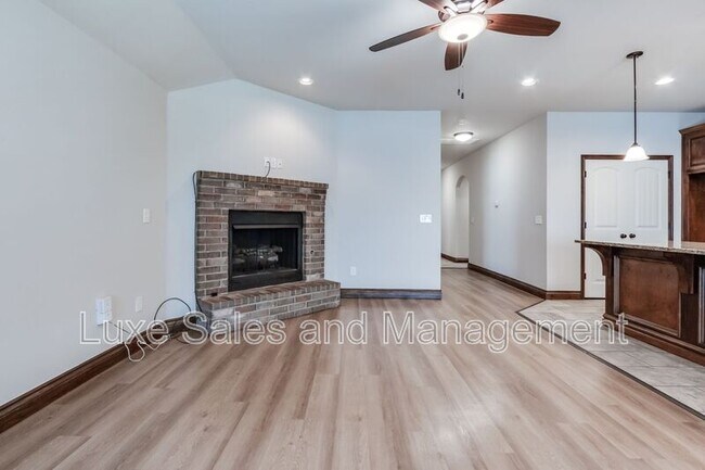 Building Photo - 14004 Northwood Village Dr