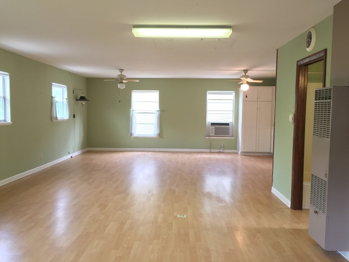 Primary Photo - 301 E Rosewood Ave