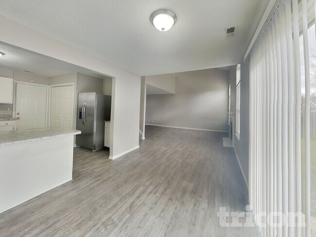 Foto del edificio - 6503 Townsend Way