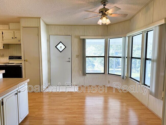 Building Photo - AS- 4550 Charter St (MS)