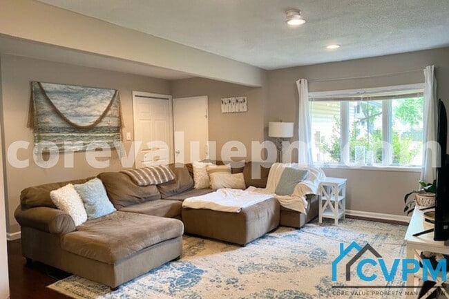 Building Photo - 16200 Alderwood Ln