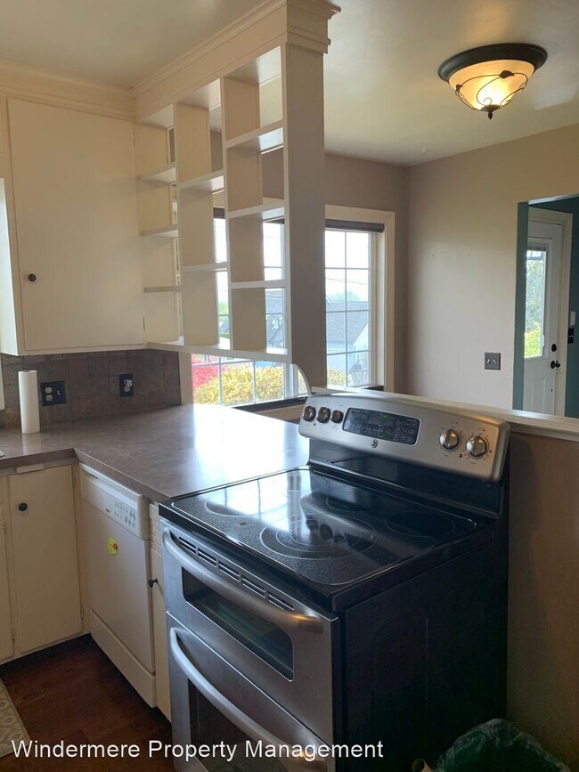 Building Photo - 4 br, 2 bath House - 5897 Malloy Ave