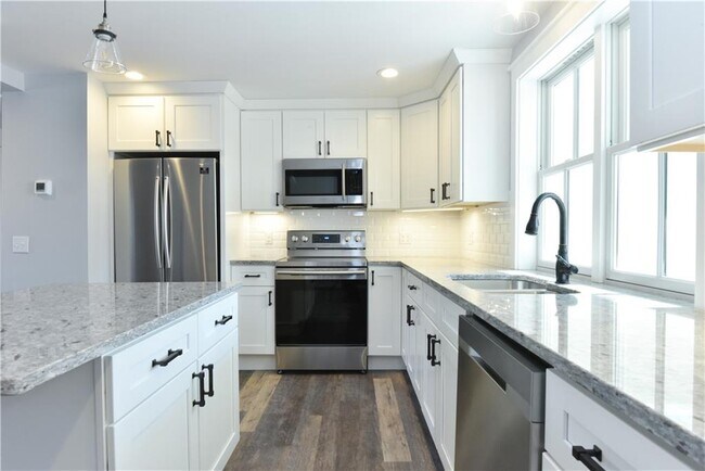 Foto del edificio - 6 Maple Lake Farm Rd