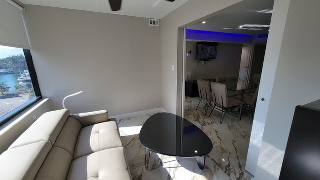 Building Photo - 5225 Collins Ave