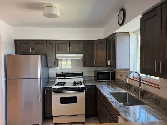 Foto del edificio - 1326 E 159th St