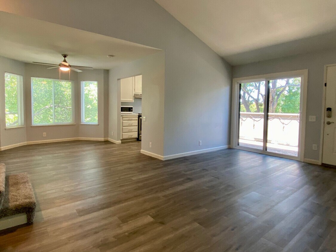 Primary Photo - Updated 3 Bedroom 2 Bath Upstairs Condo in...