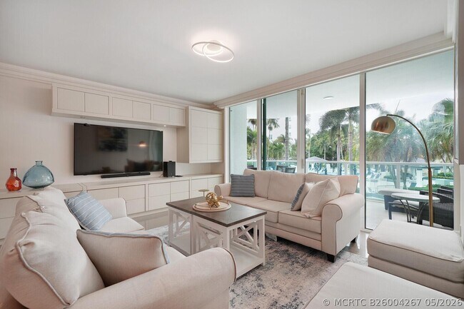 Building Photo - 550 SE Mizner Blvd