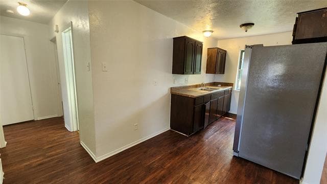 Foto del edificio - 520 Sweetbriar Dr