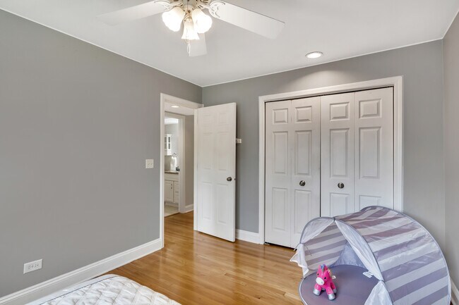 Foto del edificio - 1341 Greenwillow Ln