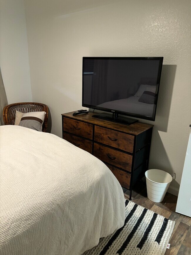 Bedroom - 510 N Villa Ct