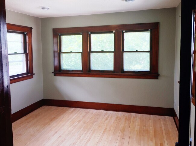 Living room - 817 1st St SW