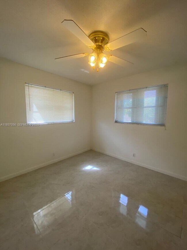 Foto del edificio - 4903 NW 42nd Ave