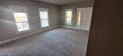 Building Photo - 216 NE Douglas St