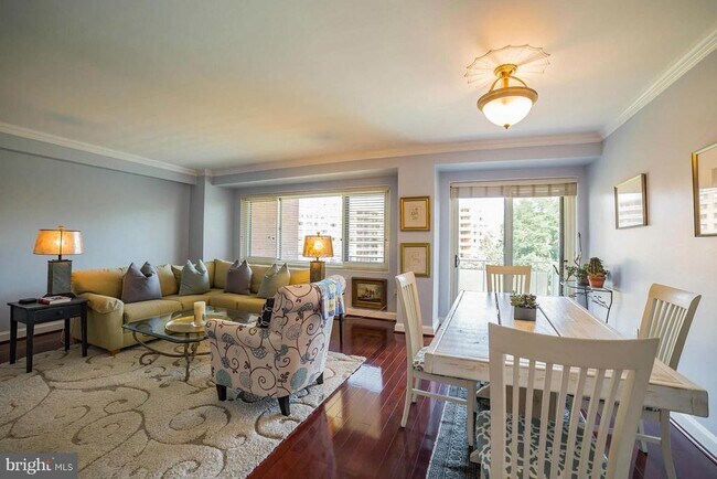 Foto del edificio - 4201 Cathedral Ave NW