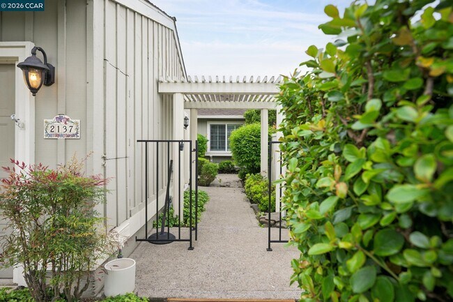 Foto del edificio - 2137 Presidio Ct