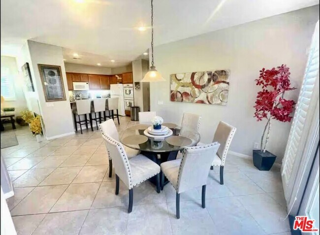 Foto del edificio - 82118 Hopkins Dr