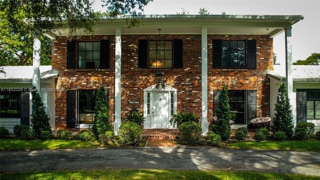 Building Photo - 10700 Old Cutler Rd