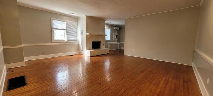 Foto principal - 201 S Broadway St