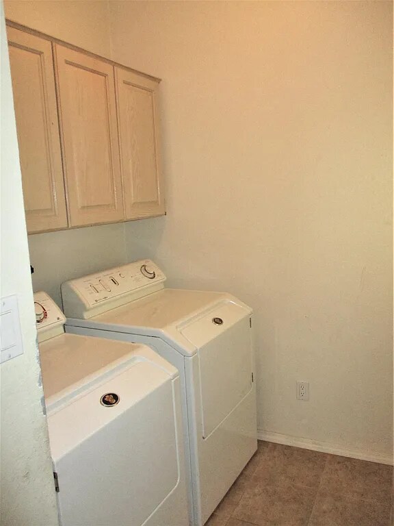 Foto del edificio - 5725 Burnhamwood Pl NE