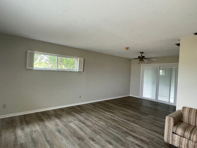 Foto del edificio - 213 E Pecan Rd