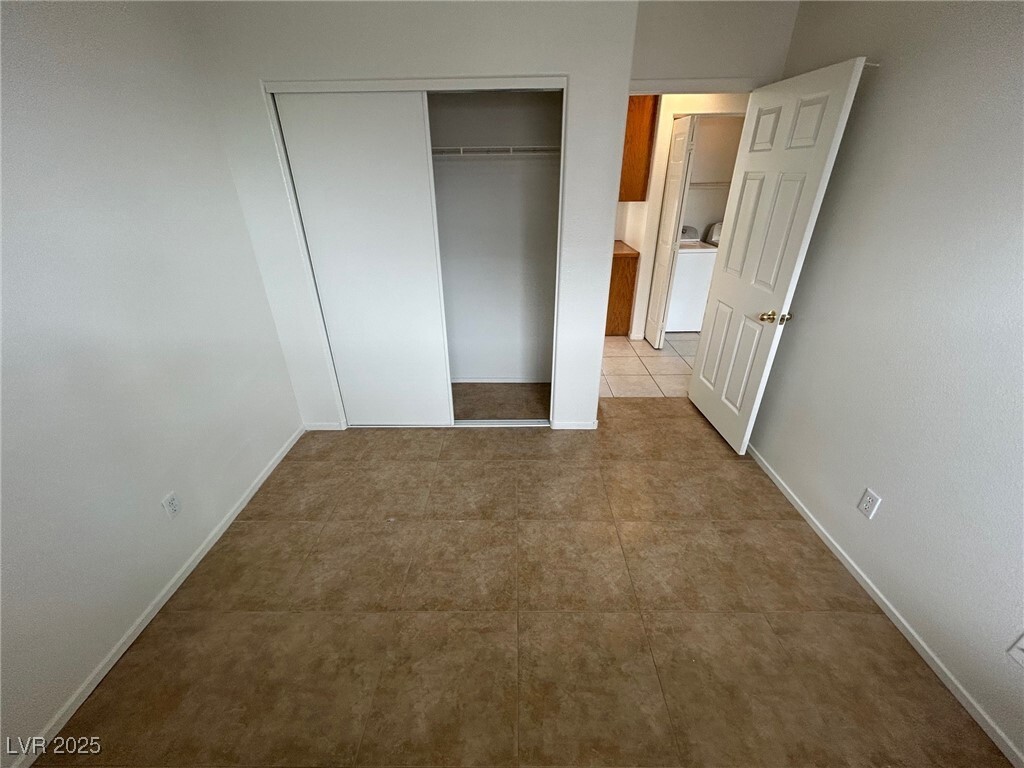 Primary Photo - 7192 Mizzen Ct
