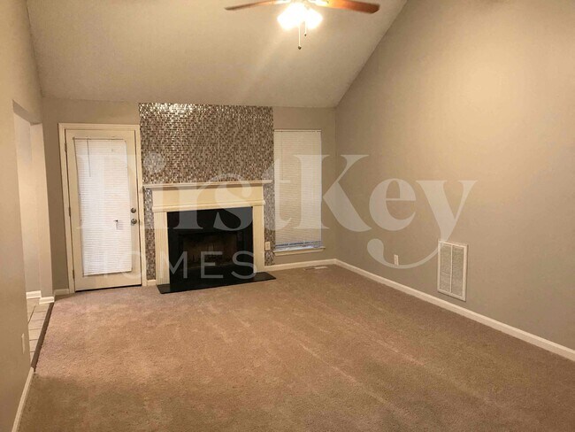 Foto del edificio - 120 Cinnamon Fern Cir