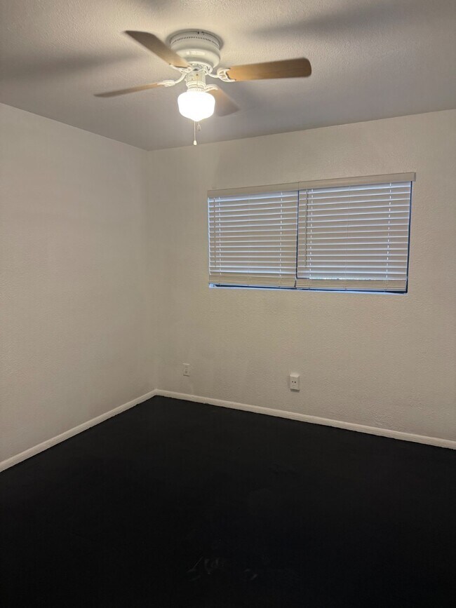 Foto del edificio - 415 E 49th St