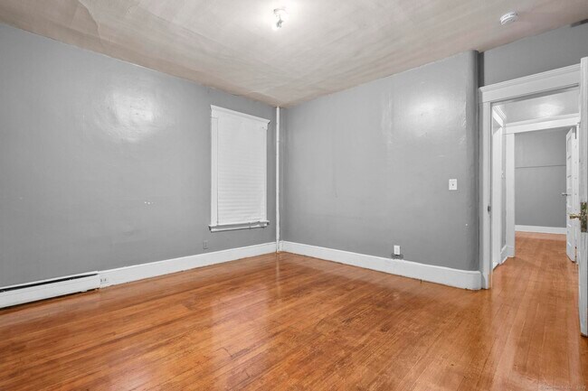 Foto del edificio - 379 Winthrop Ave