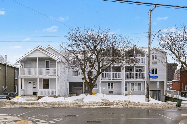 Building Photo - 237 Loretta Av S