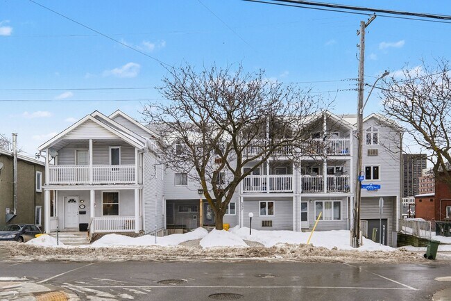 Photo du bâtiment - 237 Loretta Av S