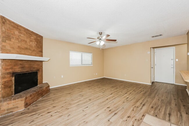 Foto del edificio - 6109 Springwood Dr
