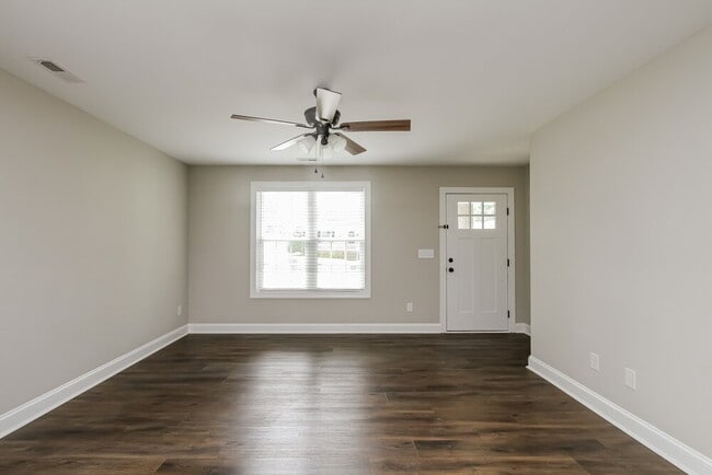 Building Photo - 107 S Rose Ave