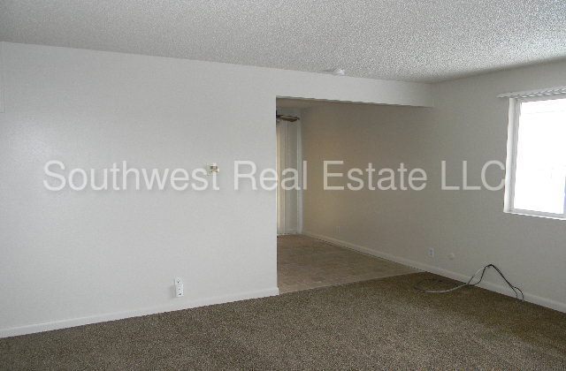 Building Photo - 104 Skyline Dr