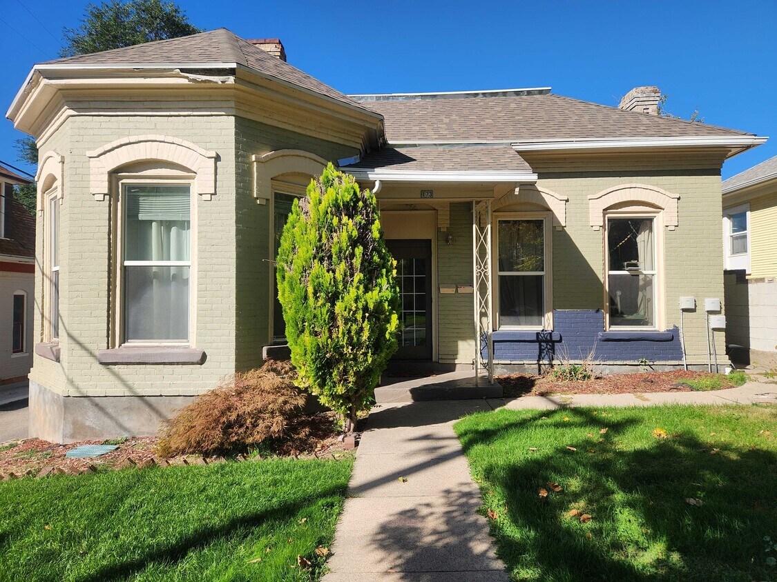Primary Photo - 173 K St E