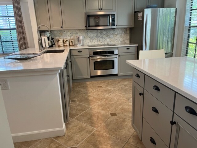 Foto del edificio - 823 Meadowland Dr